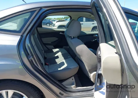 2014 Ford Focus Se z USA, uszkodzony, nr VIN 1FADP3F27EL138041